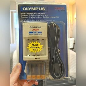 Olympus Battery Charger with Batteries